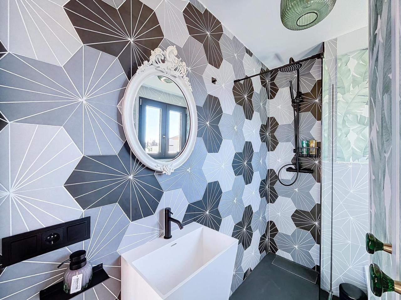 Regency Luxe Studio توريمولينوس المظهر الخارجي الصورة