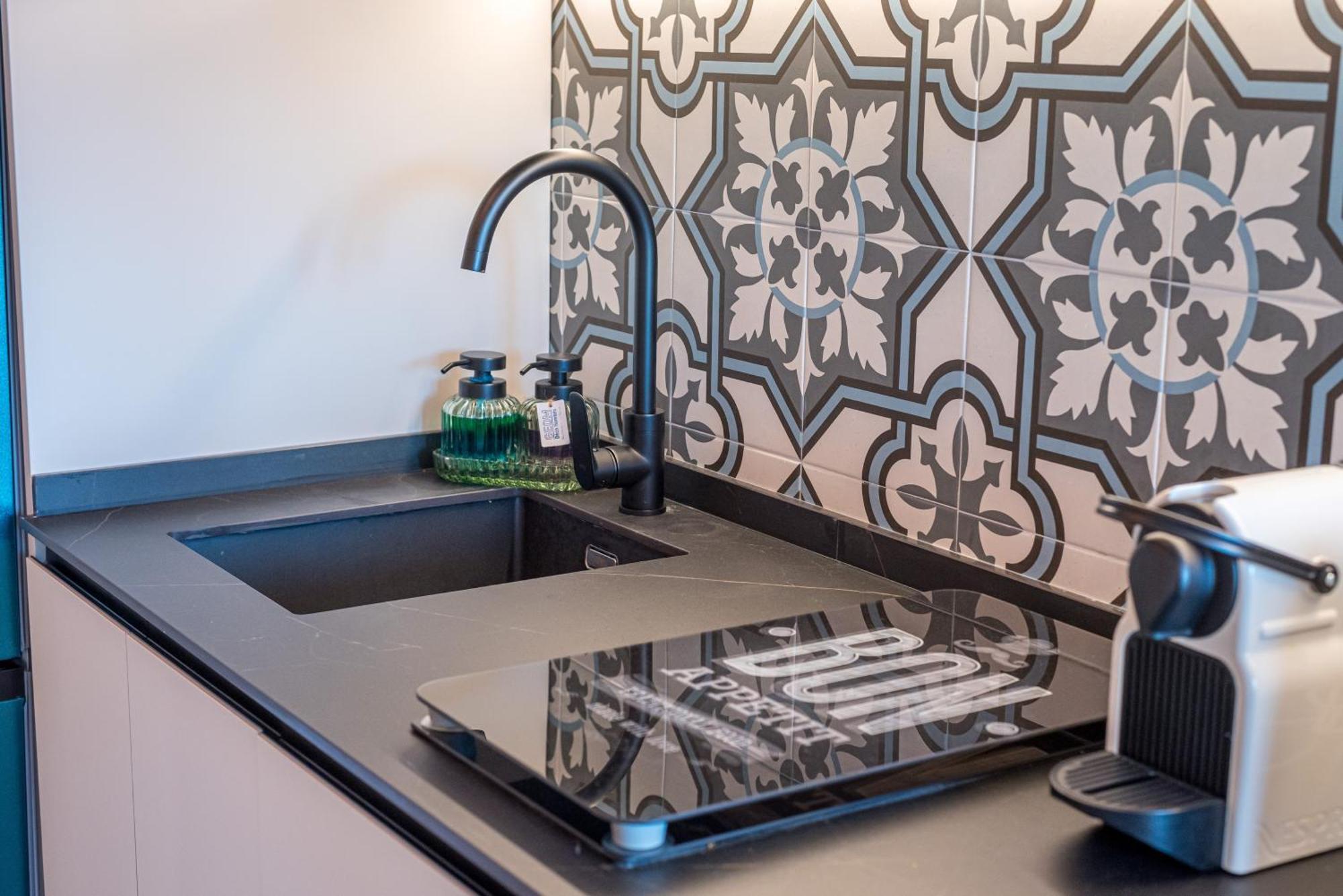 Regency Luxe Studio توريمولينوس المظهر الخارجي الصورة